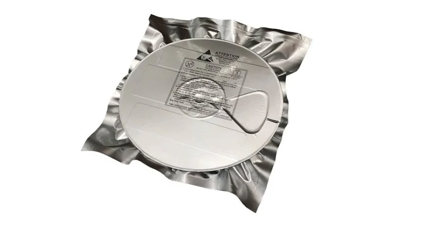 Electronic product with vacuum pack